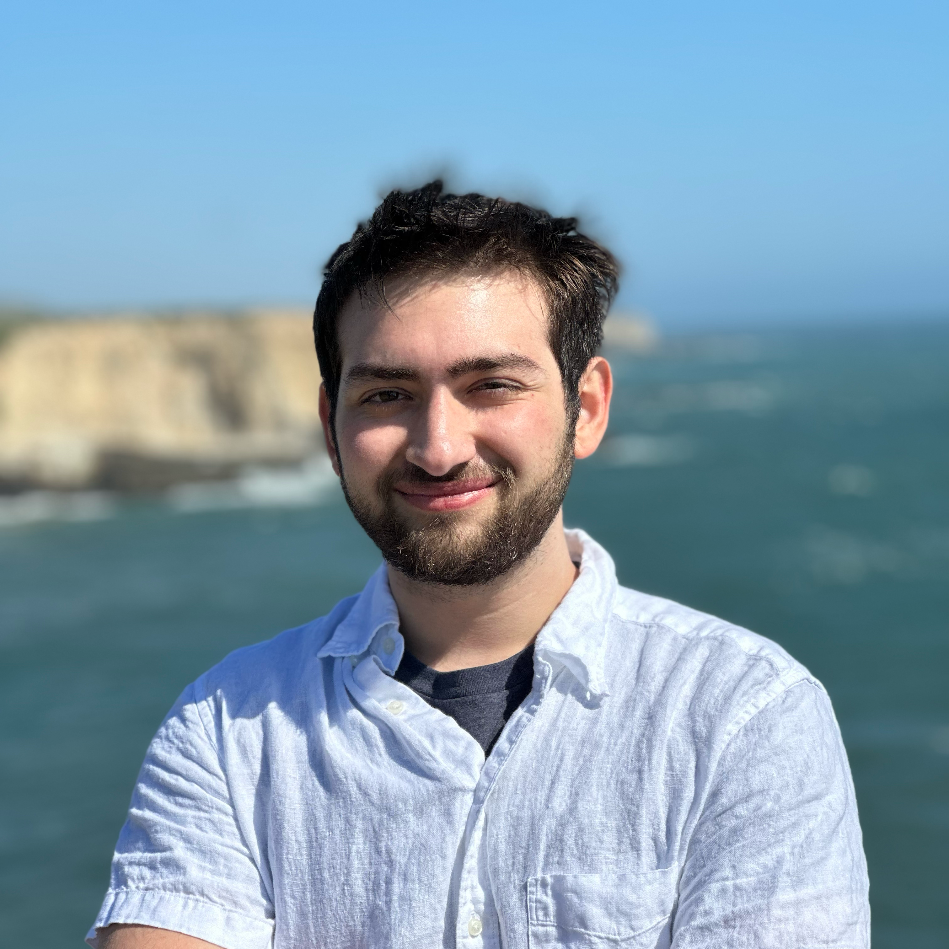 Efe Akinci head shot